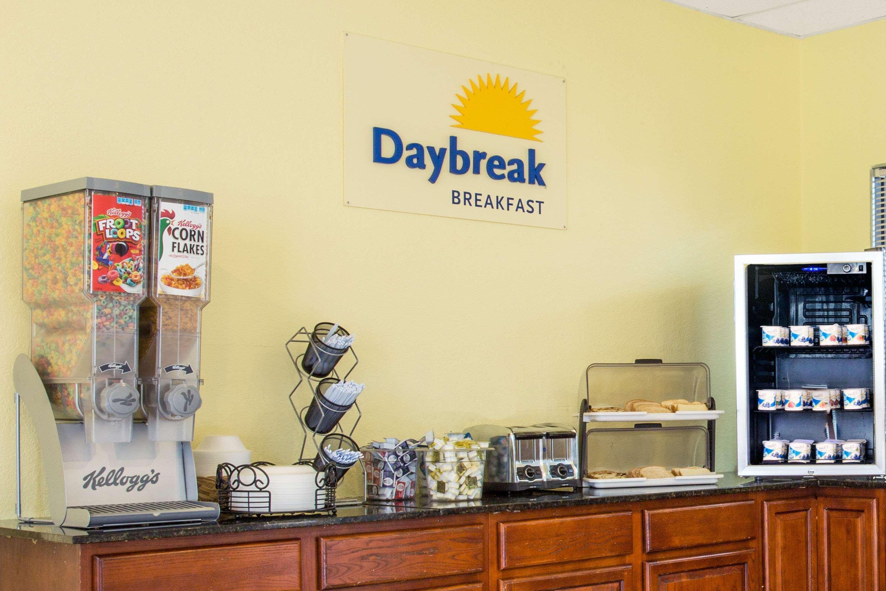 Days Inn By Wyndham Norfolk Military Circle Buitenkant foto