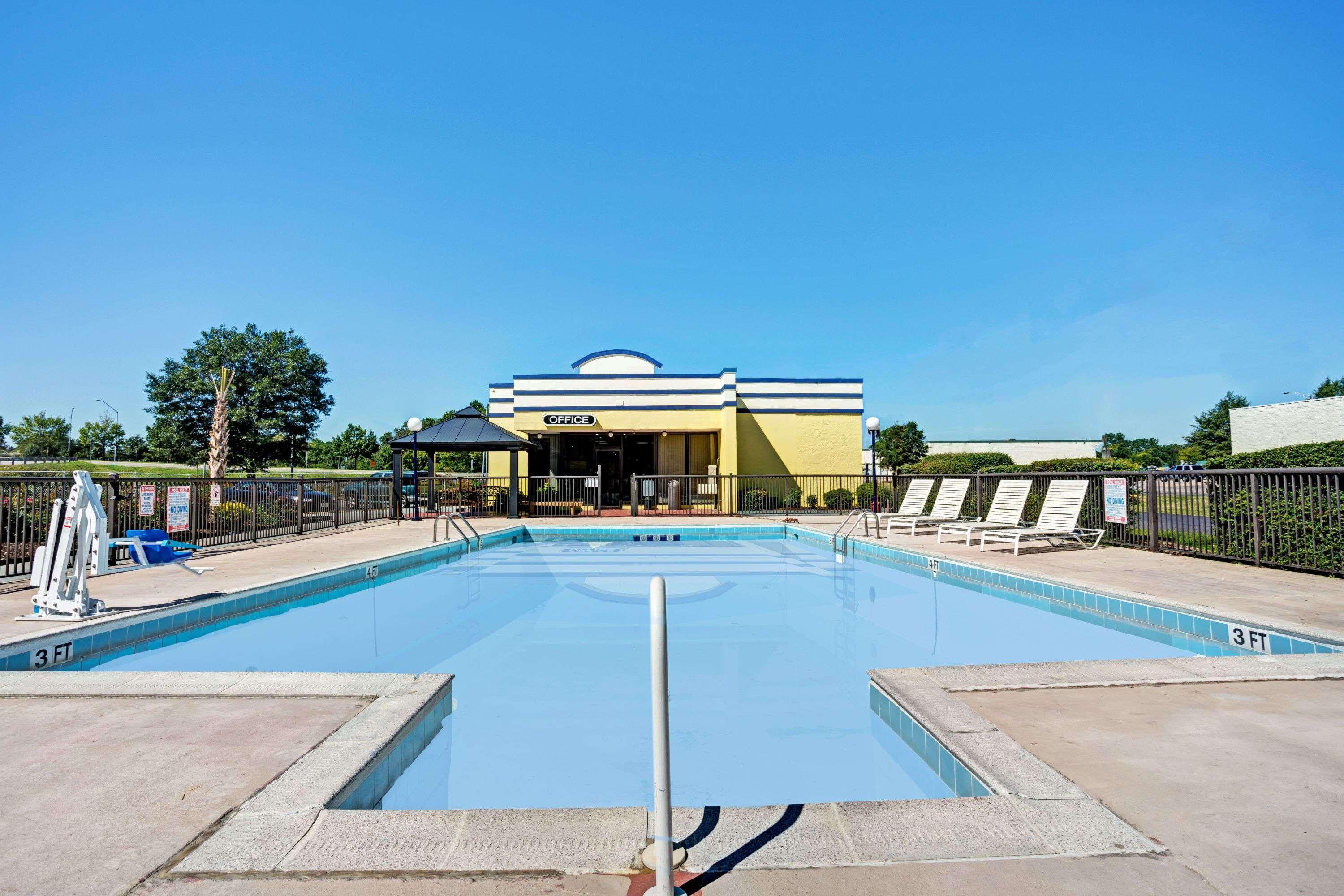 Days Inn By Wyndham Norfolk Military Circle Buitenkant foto